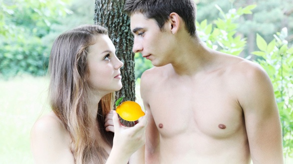Adam und Eva aßen einen Apfel