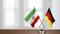Iranische und deutsche Flagge