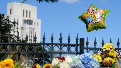 Blumen vor Krankenhaus