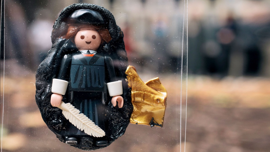 eingeschmolzene Playmobil-Lutherfiguren