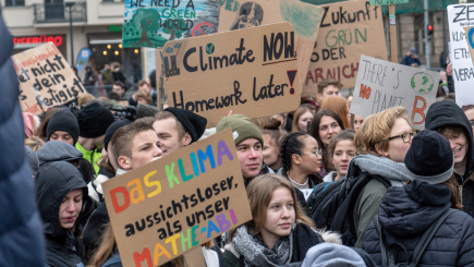 Schüler*innen bei einer Demo der Fridays For Future in Berlin