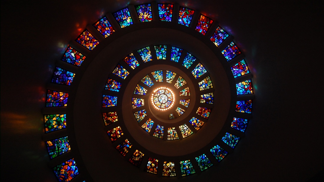 Spriralförmiges Mosaikfenster. 