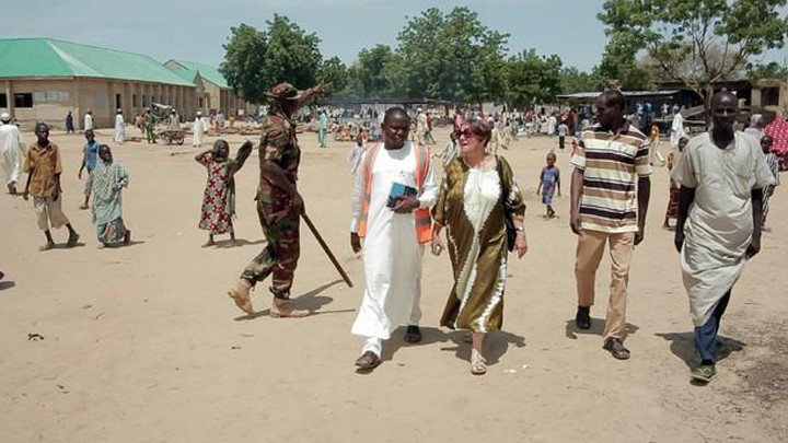 Renate Ellmenreich aus Mainz wagte sich im Sommer 2015 gemeinsam mit einem RTL-Fernsehteam in die Nähe des Kalifats der islamistischen Terrorgruppe Boko Haram. Sie foltern und töten Christen und Muslime gleichermaßen - und ihre Grausamkeit scheint keine Gr