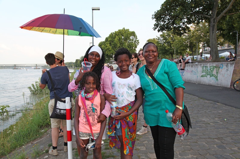 Flüchtlinge, Migration, Flösse, Flucht, Frauen, Heinz Ratz, Strom & Wasser, Residenzpflicht, Arbeitsverbot, Asyl, Asylbewerber, Flüchtlingsheime, Frankfurt, Main, Mainz, Women in Exile 