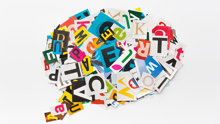 Sprechblase mit ausgeschnittenen Buchstaben aus Zeitschriften.