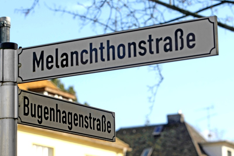 Straßenschilder Bugenhagenstraße und Melanchthonstraße in Wittenberg.