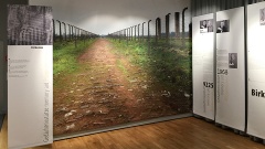 In der Gedenkstätte Deutscher Widerstand in Berlin wird die neue Ausstellung "Auschwitz - eine deutliche Spur" eröffnet.