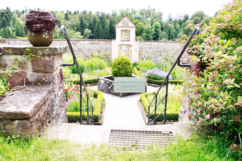 Blick auf den Klostergarten des Klosters Kirchberg