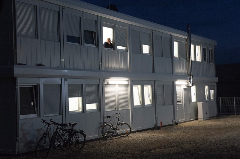 Flühtlinge im Asyl-Kontakt-Café in den neuen Container-Wohnheimen in Fellbach.