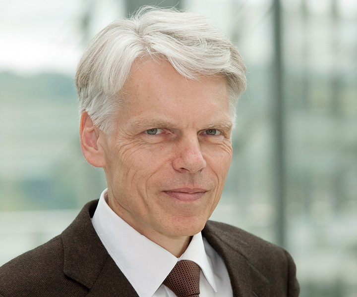 Andreas Barner (Jg.1953) hat in Medizin und Mathematik promoviert und ist Vorsitzender der Unternehmensleitung des Pharmaherstellers Boehringer Ingelheim.
