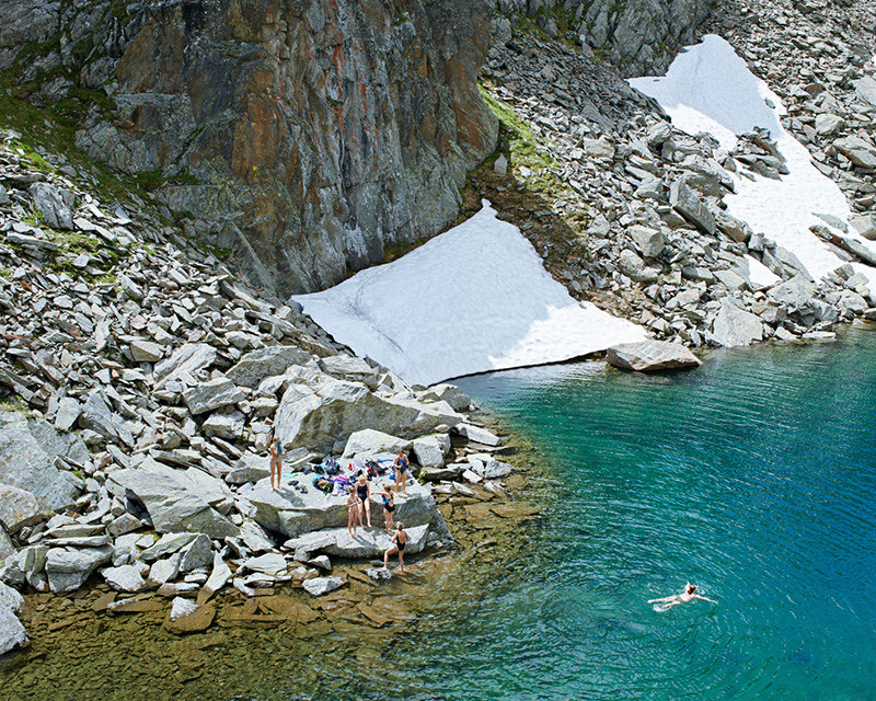 Baden in der Rheinquelle