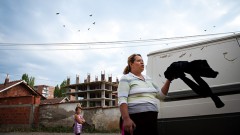 Unter der Roma Minderheit im Kosovo herrscht eine Arbeitslosigkeit von über 90%, so haben Kadiras Eltern wenig Aussichten auf einen Job. 