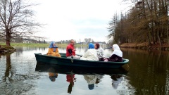 Eine Gruppe maghrebinischer Migrantenfrauen der ersten Generation verlässt zum ersten Mal seit 40 Jahren Molenbeek im Großraum Brüssel und erkundet gemeinsam Land und Natur.