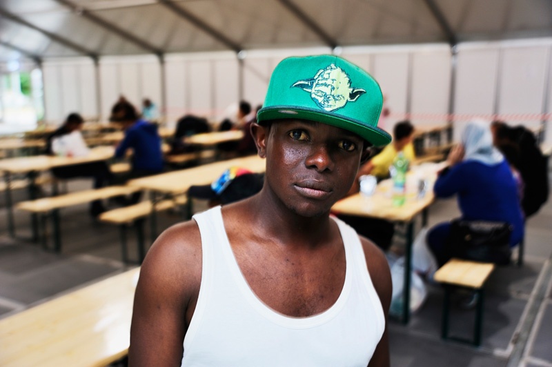 Abubakar aus Guinée Conakry im Speisezelt auf dem Gelände der Mackensen Kasernen in Karlsruhe.