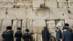 Juden beten an der Klagemauer in Jerusalem. 