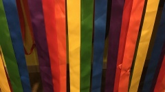 Vorhang in Regenbogenfarben