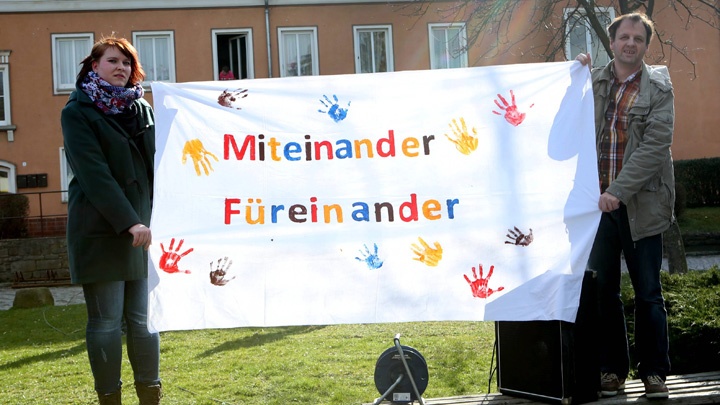 Demonstration nach Brandstiftung in künftiger Asylunterkunft in Tröglitz