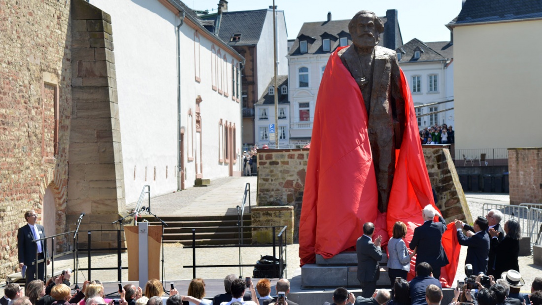 In einer Feierstunde wurde die Karl-Marx-Statue in Trier enthüllt.