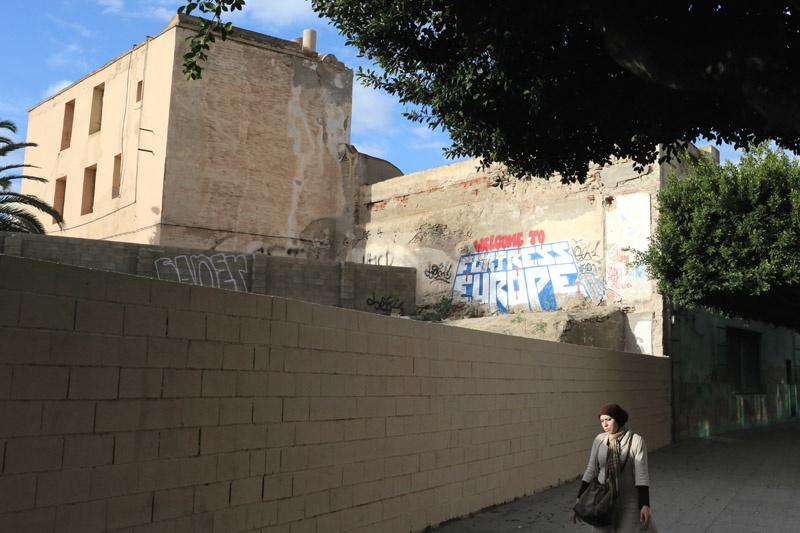 "Welcome To Fortress Europe - Willkommen in der Festung Europa" steht auf einer Hauswand in Melilla. 