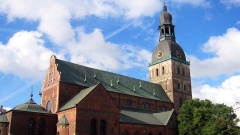 Kathedralkirche der Evangelisch-Lutherischen Kirche Lettlands (lettisch: Latvijas Evaņģēliski Luteriskā Baznīca) und ist die größte baltische Kirche.