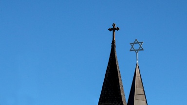 Schwieriges Verhältnis zwischen Christen und Juden geprägt durch Theologie und Praxis der christlichen Kirche.