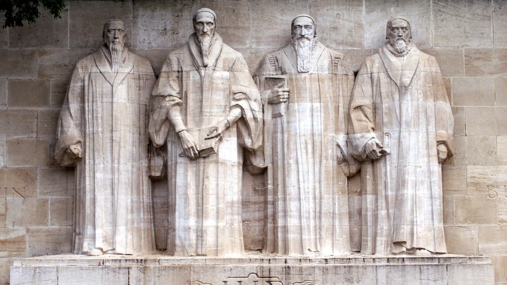 Das Reformationsdenkmal in Genf zeigt die Reformatoren Farel, Calvin, Bezer und Knox (v.l.n.r.).