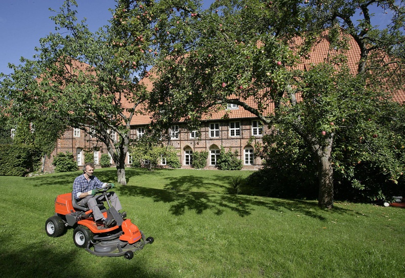 Märchenerzählen im Kräutergarten