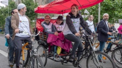 Unter dem Motto "Gemeinsam Antisemitismus und Islamfeindlichkeit entgegen lenken" haben Juden und Muslime  mit einem Fahrradkorso gegen Hass und Gewalt demonstriert. 