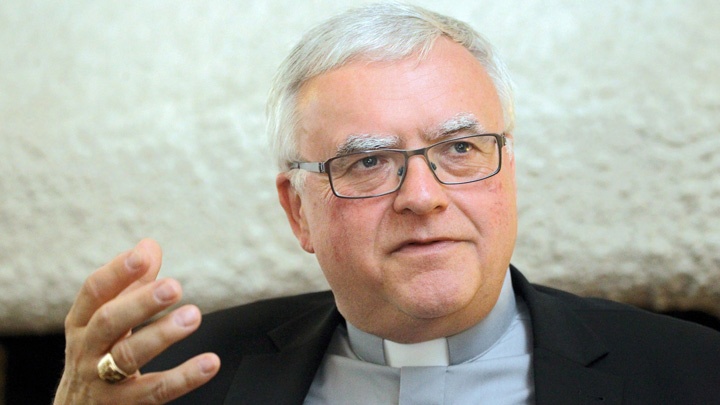 Der Berliner Erzbischof Heiner Koch am 06.07.2015 bei einem Interview im Haus St. Ulrich in Augsburg.