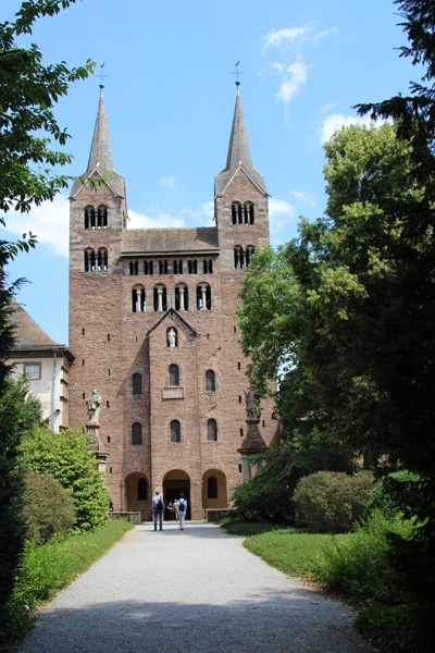 Außenansicht des karolingischen Westwerks der Abteikirche Corvey.