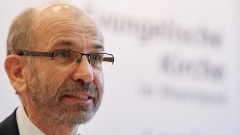 Manfred Rekowski fordert Kirchengemeinden auf, Räume zur Begegnung im Stadtteil zu schaffen.