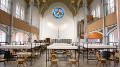 Die über hundert Jahre alte Kirche im Stadtteil Schmachtendorf wird für die Aufnahme von Flüchtlingen aus Syrien vorbereitet.