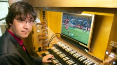 Der Berliner Komponist Graf Stephan von Bothmer vertont WM-Spiele live auf der Orgel